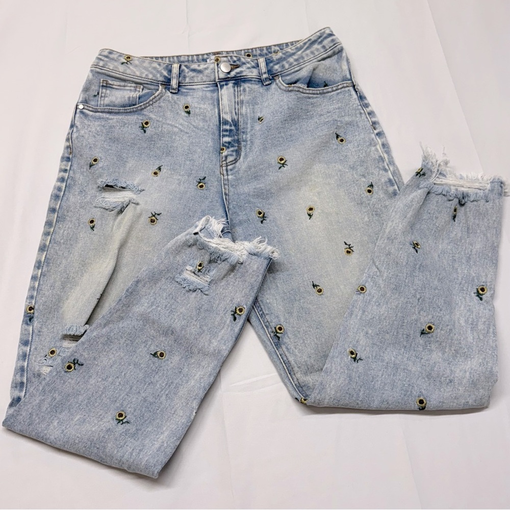 Love, Fire Jeans,High Waisted Size 11 Embroidered Daisies Distressed Relaxed Fit